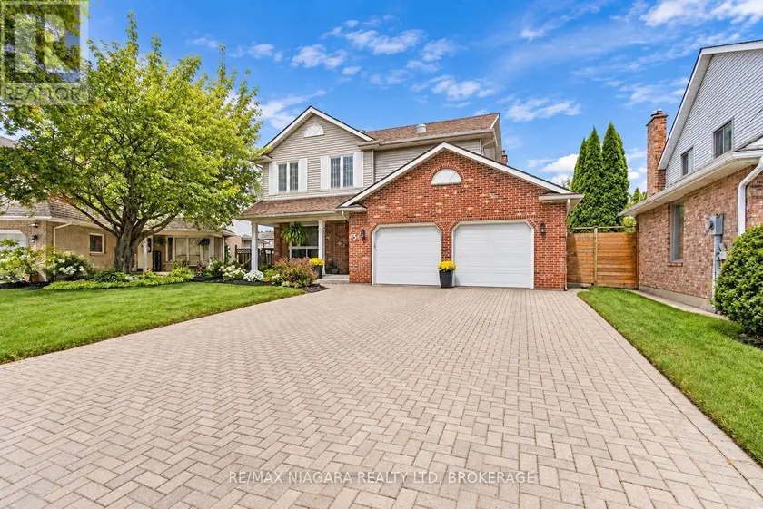 Detached at 5 THORN PLACE, St. Catharines