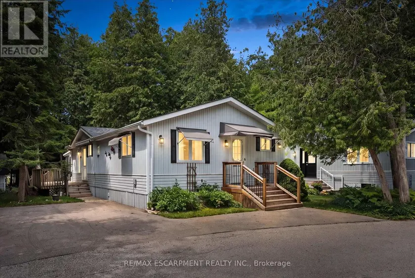 Detached at 4 SPRUCE AVENUE, Puslinch