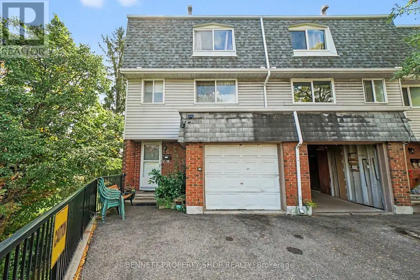 Townhouse at 33 - 2669 SOUTHVALE CRESCENT, Ottawa