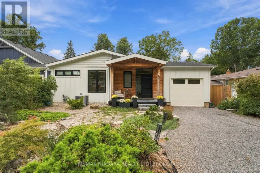 Detached at 8 DIXIE AVENUE, Niagara-on-the-Lake