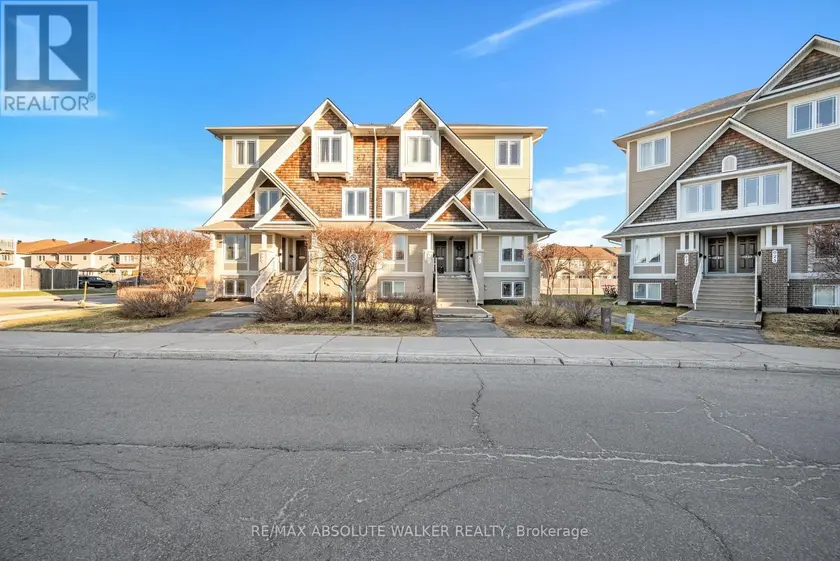 Townhouse at 32 - 633 LAKERIDGE DRIVE, Ottawa
