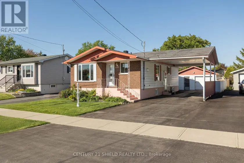 Detached at 1107 GRAND AVENUE, Cornwall