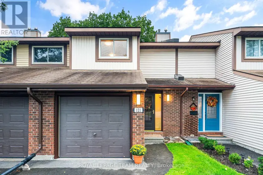 Townhouse at 15 - 121 CASTLEFRANK ROAD, Ottawa