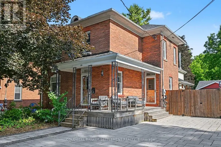 Detached at 46 BROCK STREET S, Perth