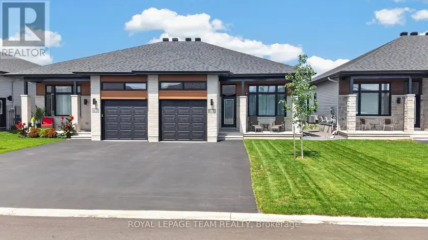 Semi-Detached/Link at 816 NAMUR STREET, Russell