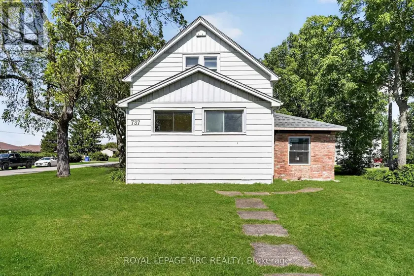 Detached at 737 MAIN STREET W, Port Colborne