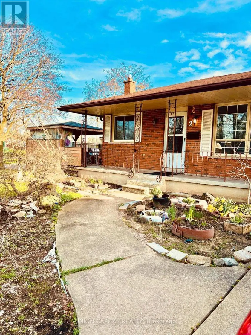 Detached at 2 SHETLAND CRESCENT, St. Catharines