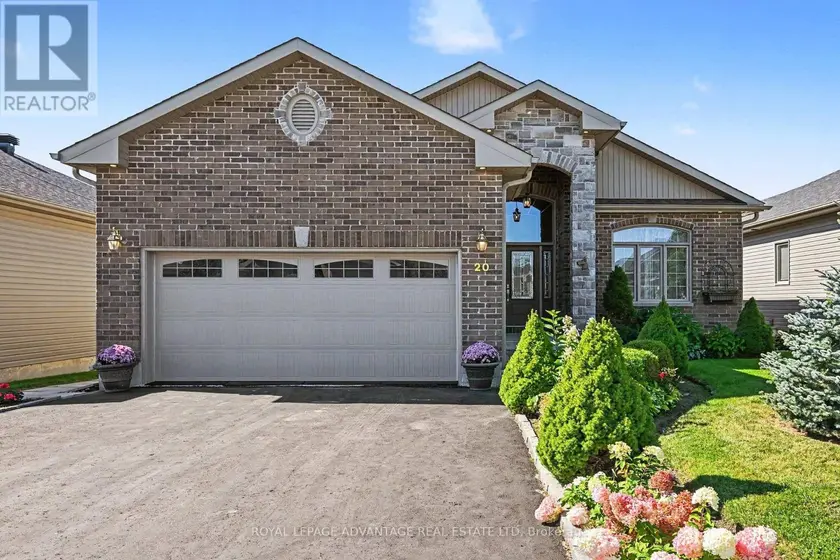 Detached at 20 SENATORS GATE, Perth