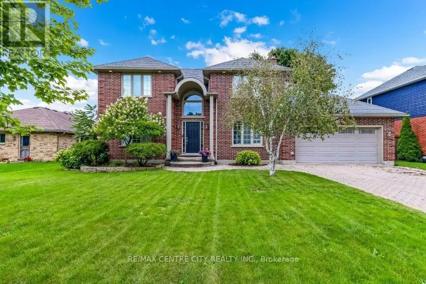 Detached at 3910 STACEY CRESCENT, London South