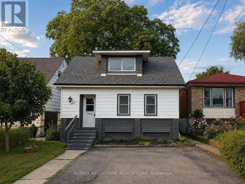 Detached at 227 EAST 23RD STREET, Hamilton