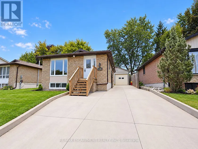 Detached at 136 WOODLAWN AVENUE, Brantford