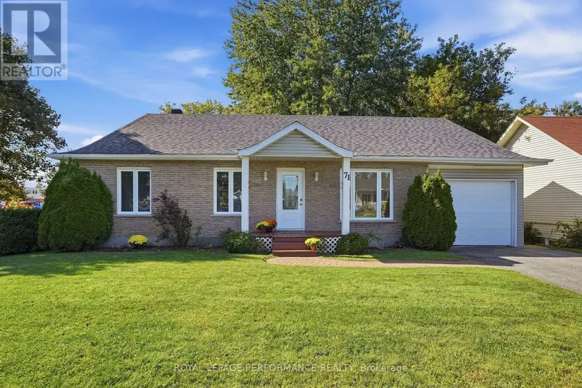 Detached at 71 STEPHENS STREET, Champlain