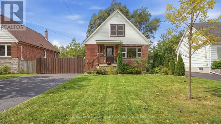 Detached at 42 DELEVAN CRESCENT, Hamilton