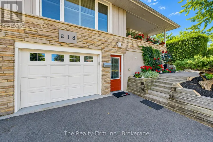 Detached at 218 FORESTWOOD DRIVE, Kitchener