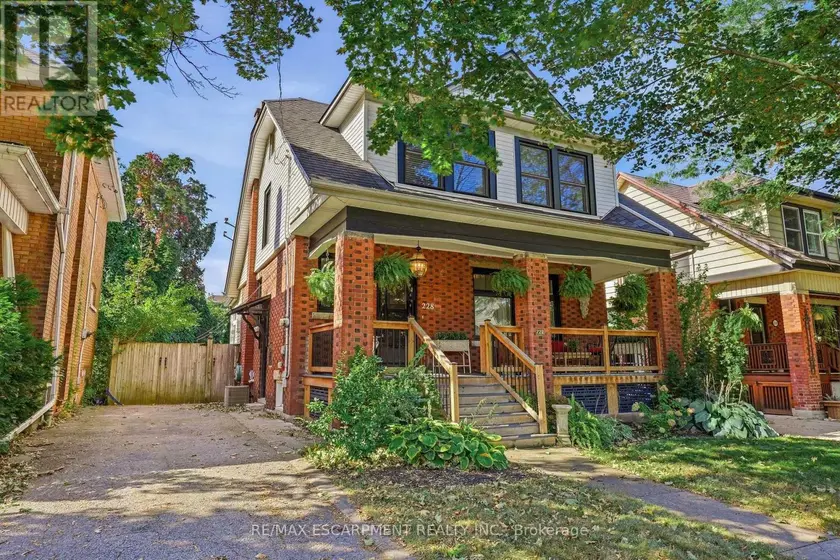 Detached at 228 SHERMAN AVENUE S, Hamilton
