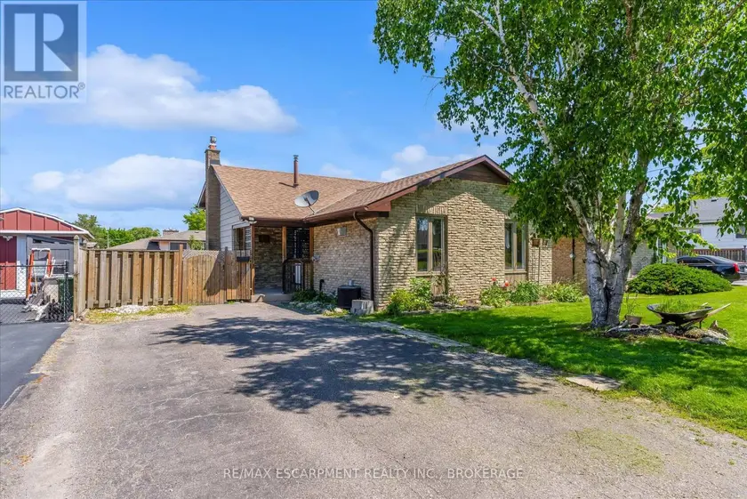 Detached at 49 GROVE AVENUE, St. Catharines