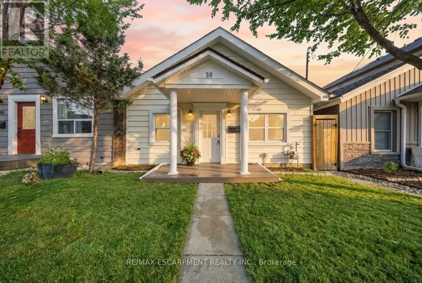 Detached at 36 QUEENSDALE AVENUE W, Hamilton