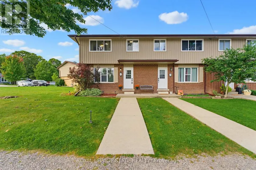 Townhouse at 15 SENECA STREET S, Haldimand