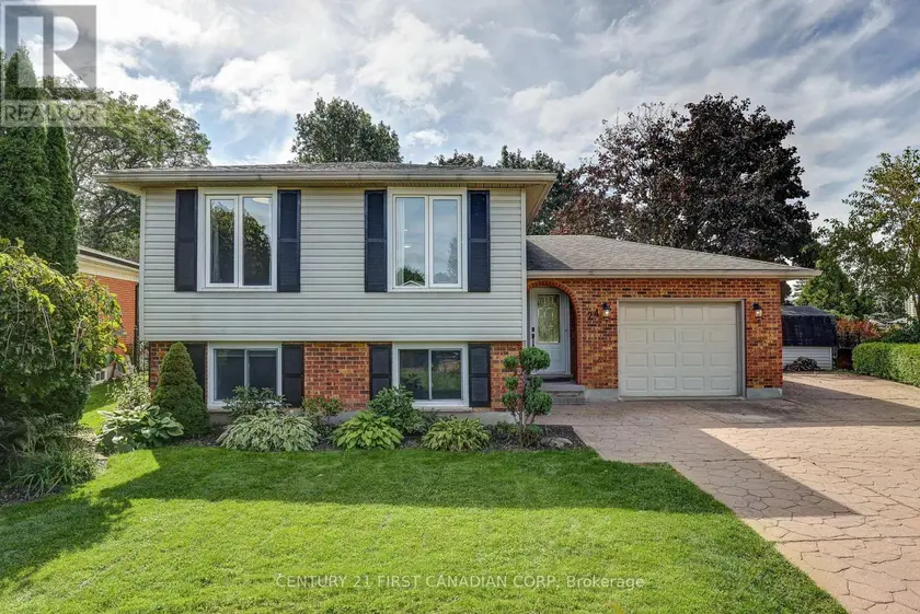 Detached at 24 ERINLEA DRIVE, St. Thomas