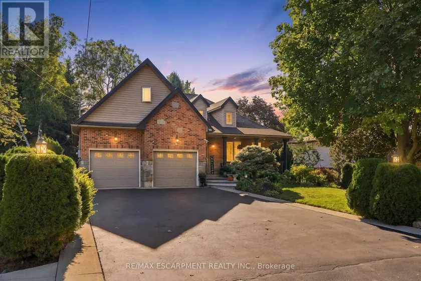 Detached at 4 SUMMIT DRIVE, Hamilton