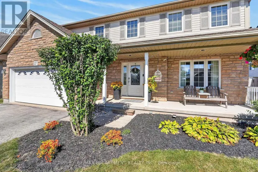 Detached at 17 CHERRY AVENUE, West Lincoln