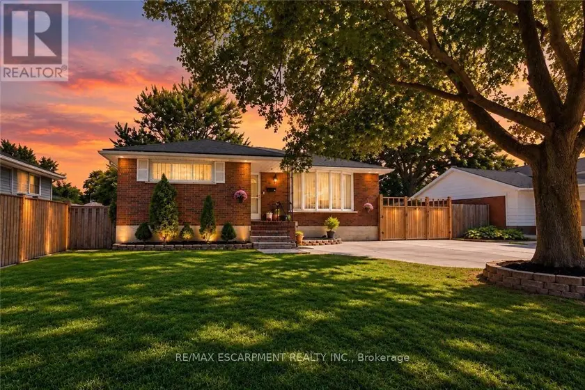 Detached at 33 BELLINGHAM DRIVE, Hamilton