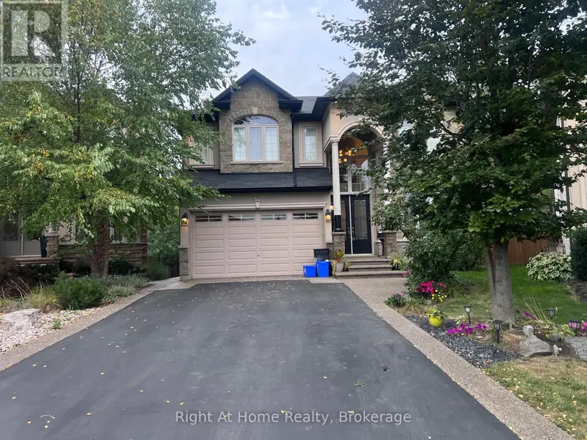 Detached at UPPER - 52 LORUPE COURT, Hamilton