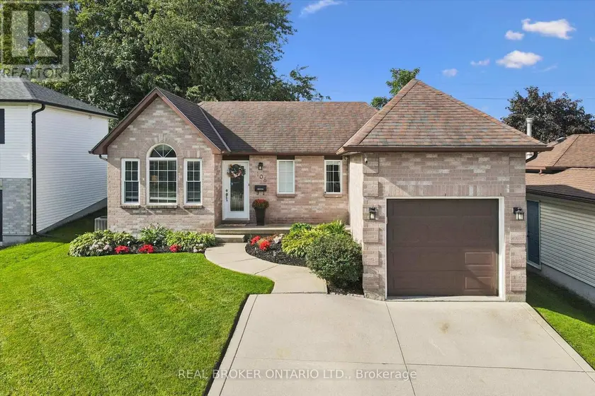 Detached at 108 CANROBERT STREET, Woodstock
