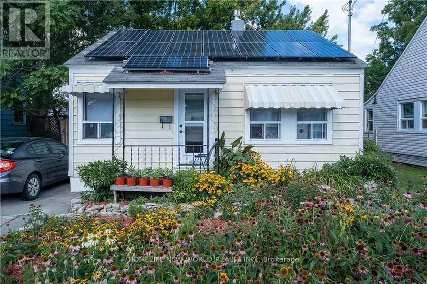 Detached at 424 UPPER SHERMAN AVENUE, Hamilton