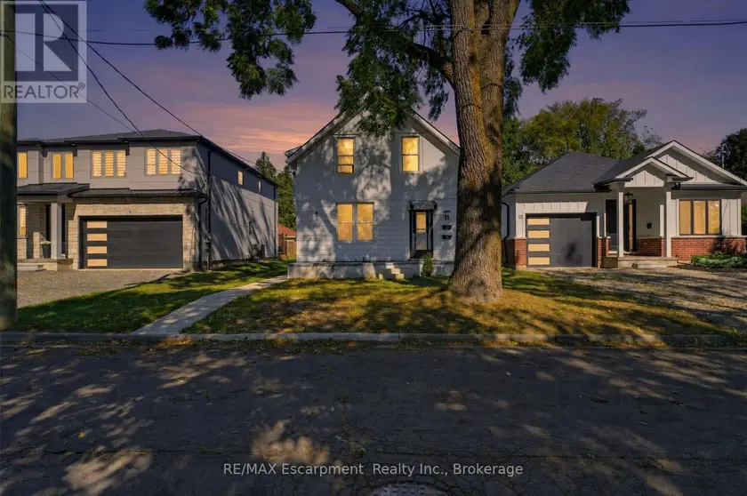 Multiplex at #1 - 11 CHARLES STREET, Brantford