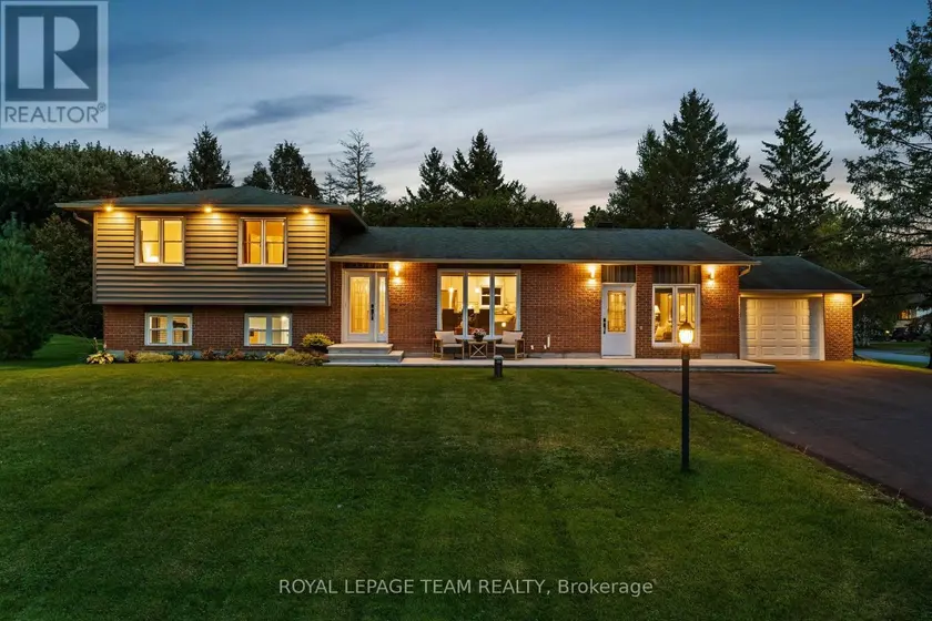 Detached at 1610 RIDEAUVALE AVENUE, Ottawa