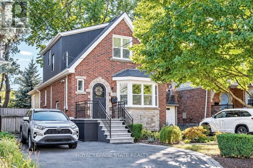 Detached at 208 CLINE AVENUE N, Hamilton
