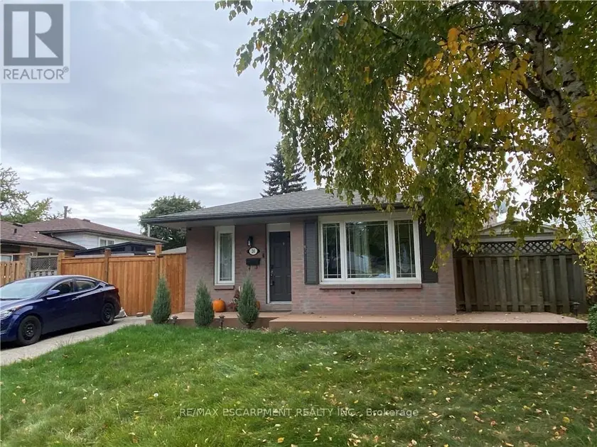 Detached at 24 QUEENSLEA DRIVE, Hamilton