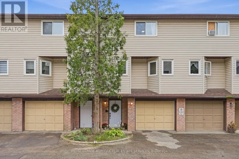 Townhouse at D - 22 BOND STREET N, Brantford