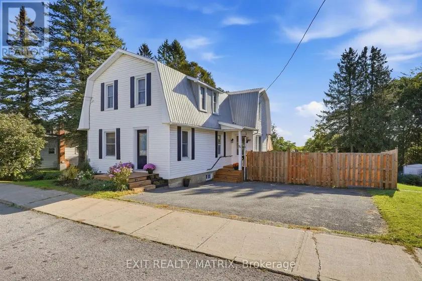 Detached at 75 STANLEY AVENUE, Champlain
