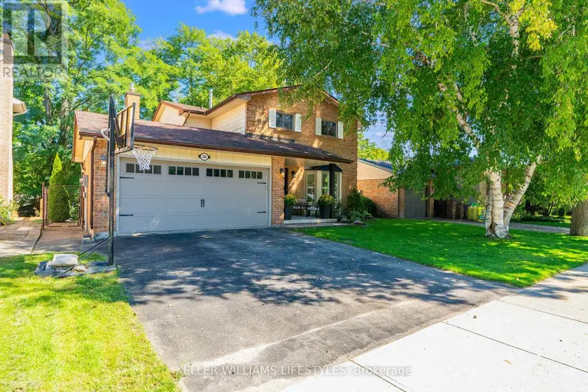Detached at 586 GRAND VIEW AVENUE, London South