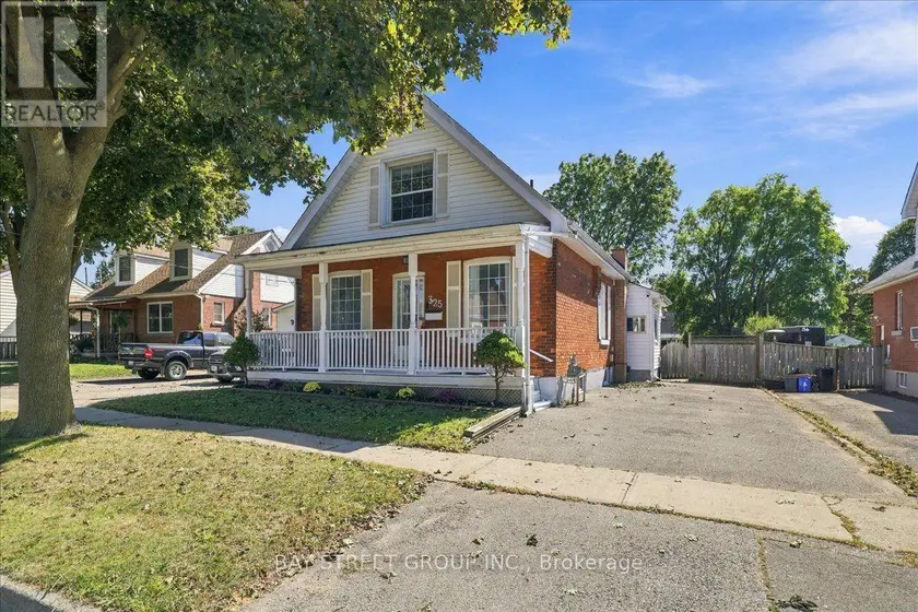Detached at 325 CHATHAM STREET, Brantford