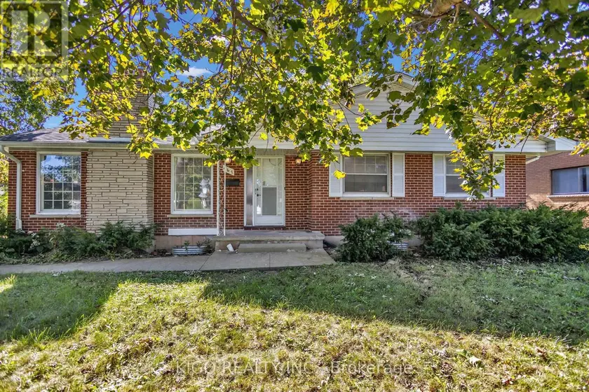 Detached at 467 BASE LINE ROAD, London South