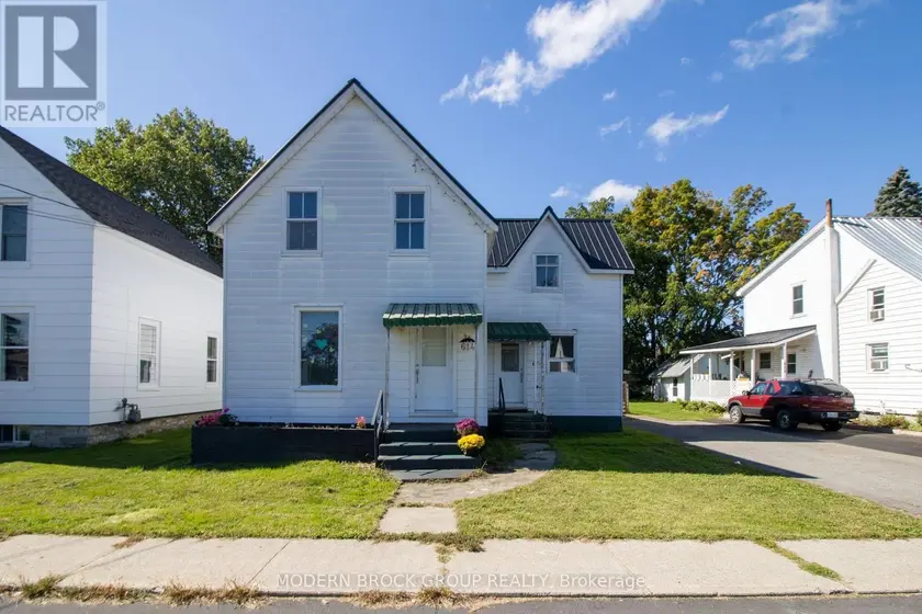 Detached at 614 EAST STREET, Edwardsburgh/Cardinal