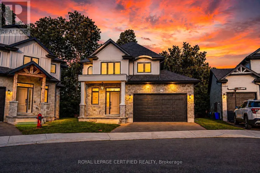 Detached at 10 - 242 MOUNT PLEASANT STREET, Brantford