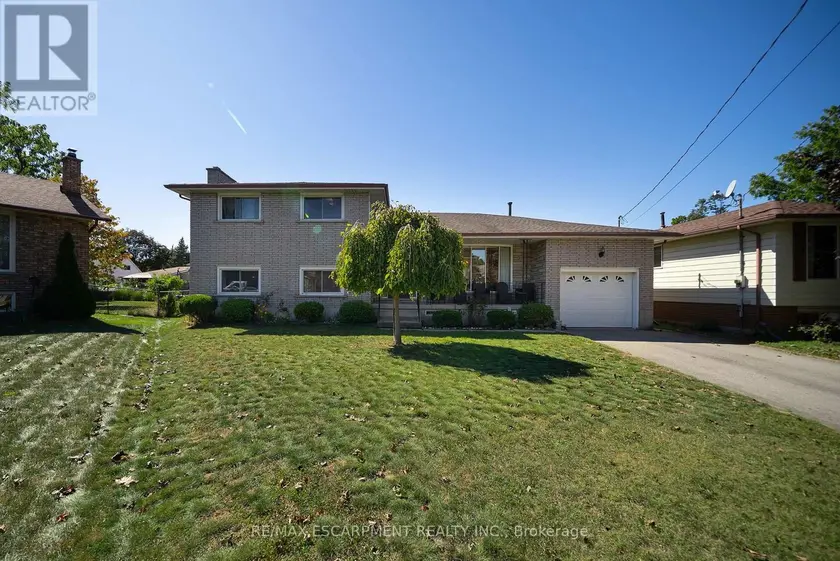 Detached at 32 AVONDALE CRESCENT, Brantford
