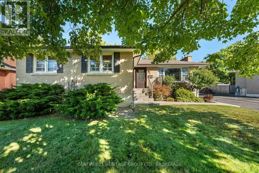 Detached at 35 LOYALIST AVENUE, Loyalist