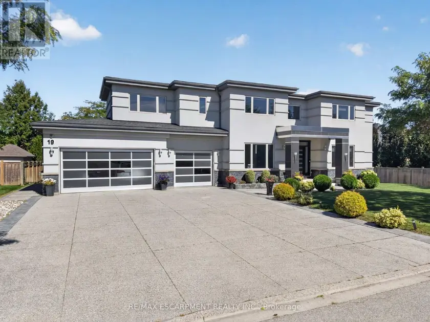 Detached at 19 MCCOLLUM ROAD, Hamilton