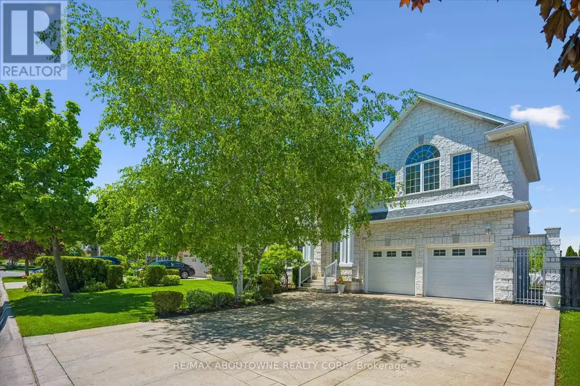 Detached at 6 FOURSEASONS DRIVE, Hamilton