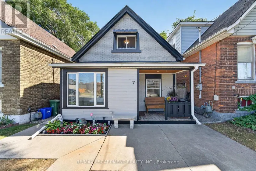 Detached at 7 EAST 24TH STREET, Hamilton