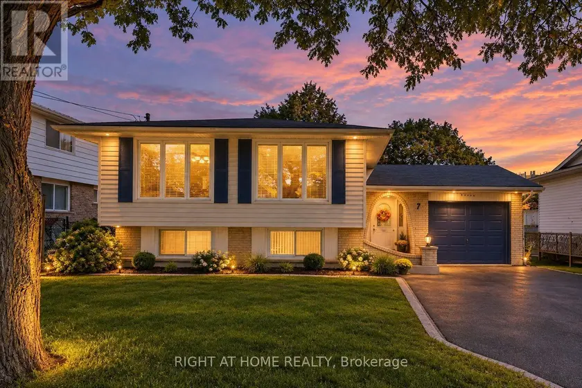 Detached at 7 HANOVER PLACE N, Hamilton