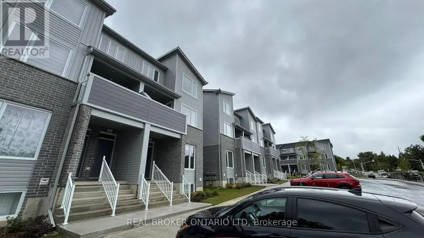 Townhouse at 44 - 925 DEVERON CRESCENT, London South