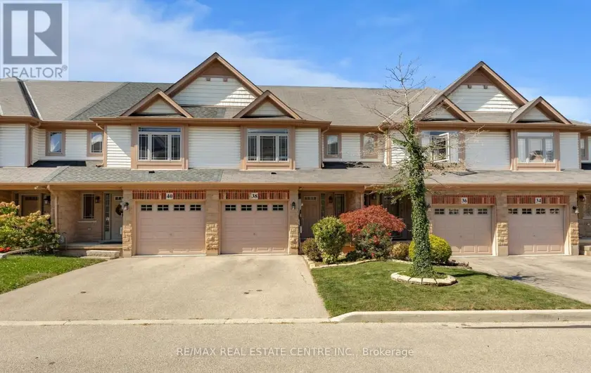 Townhouse at 38 - 8 HEMLOCK WAY, Grimsby