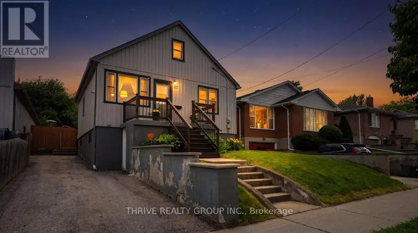 Detached at 37 EMERY STREET W, London South