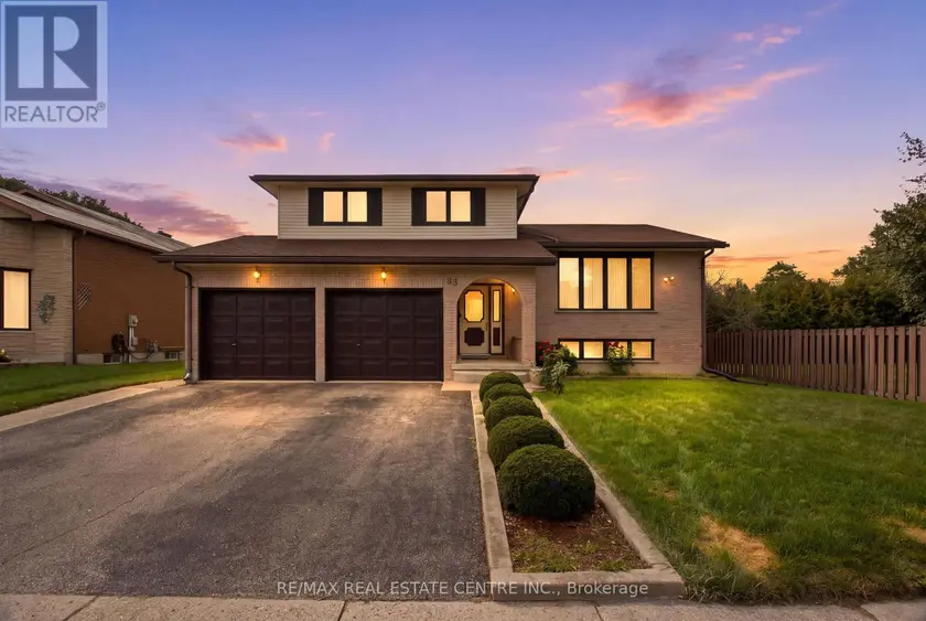 Detached at 93 OLD CHICOPEE DRIVE, Kitchener